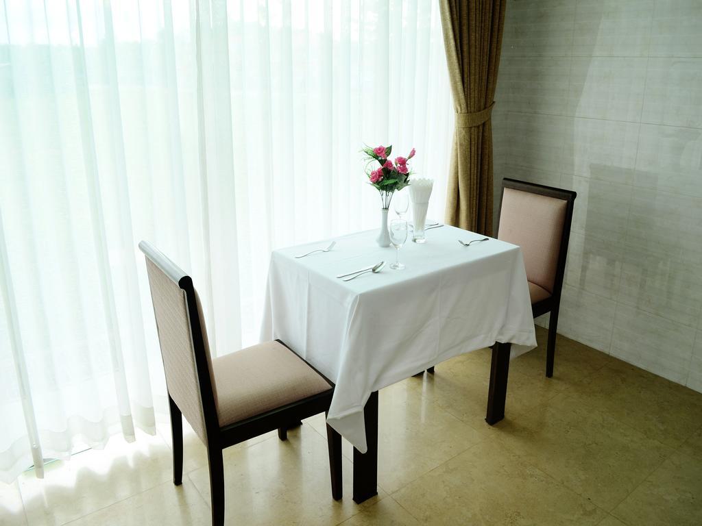 Myat Nan Yone Hotel Naypyidaw Exterior photo