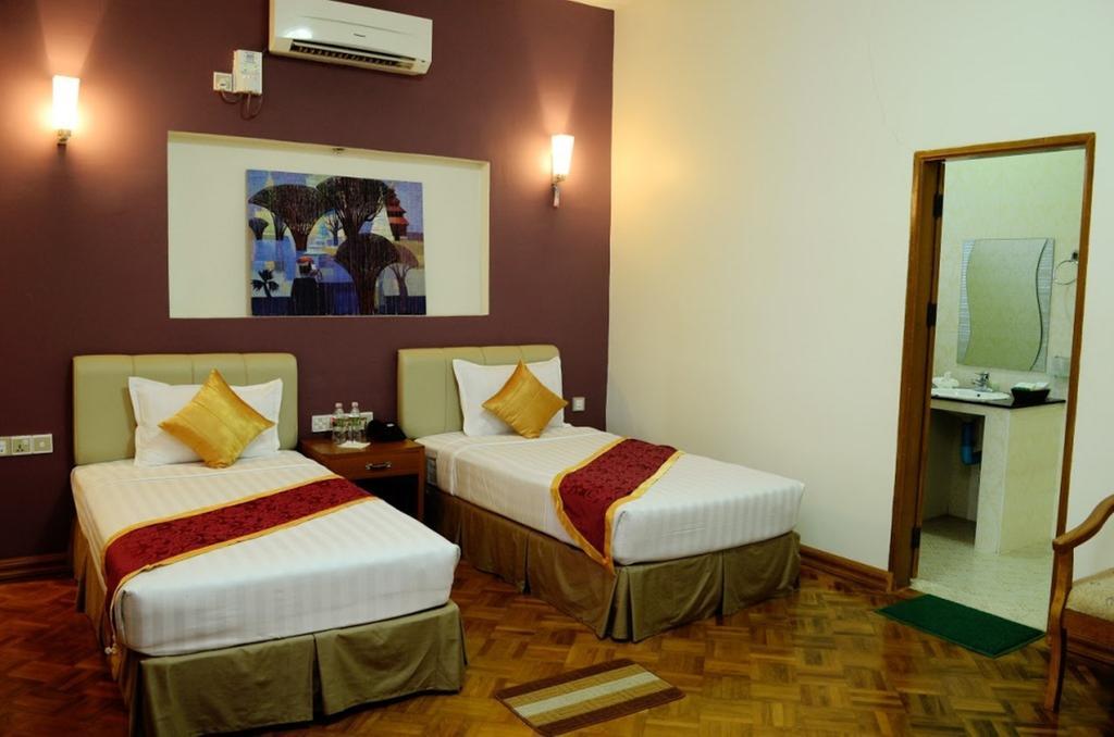Myat Nan Yone Hotel Naypyidaw Room photo